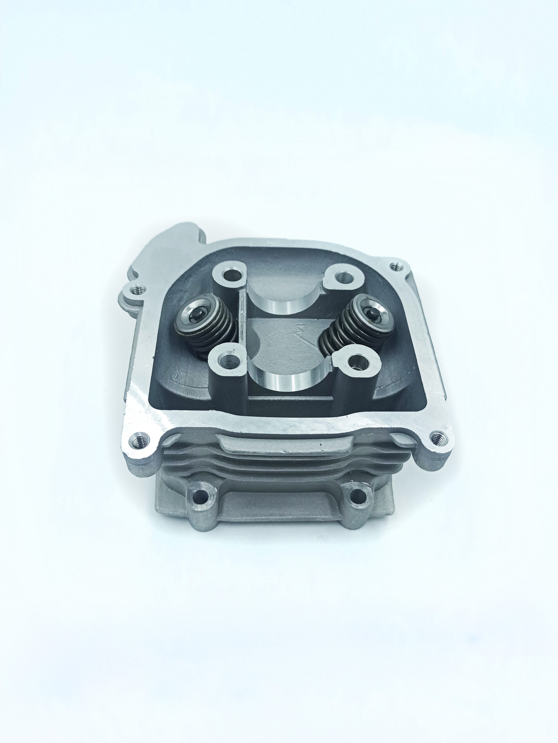 Головка цилиндра в сборе с клапанами GY6-100см3 'GX Motor' Головка цилиндра в сборе с клапанами GY6-100см3 'GX Motor'